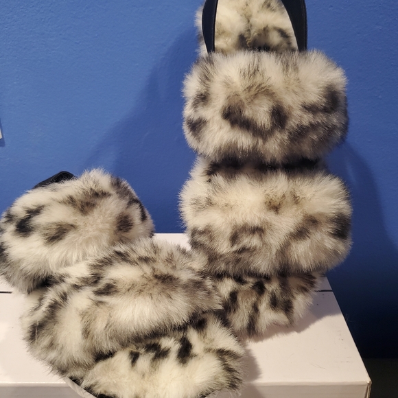 Dolce Vita Paxxy Sandals - Picture 2 of 5